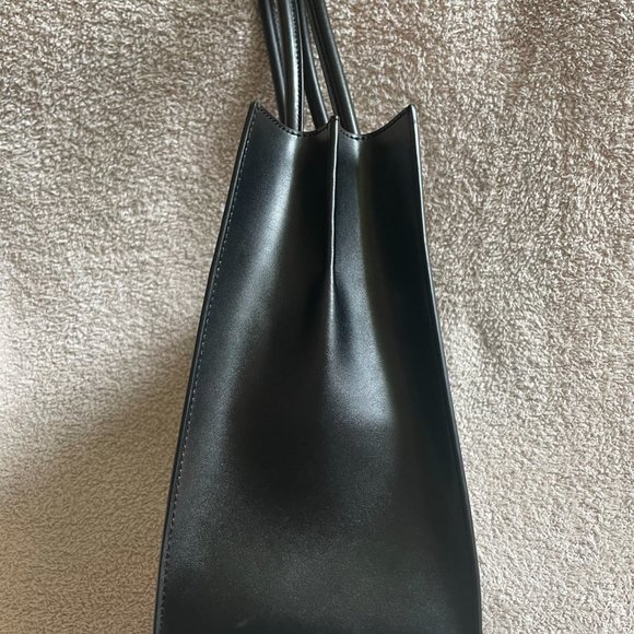 Michael Kors Patent Leather Large Mercer Tote